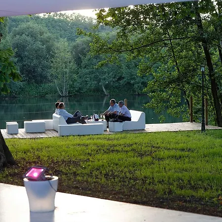 Hotel Du & Restaurant 3*