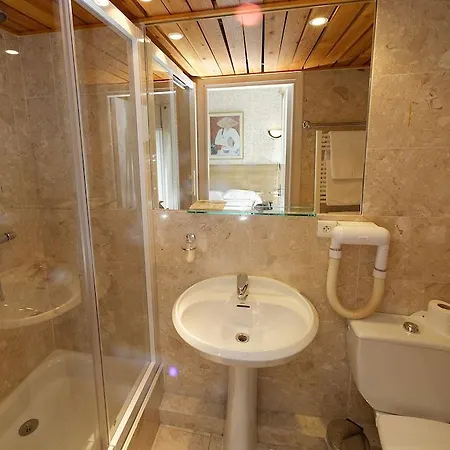 Du & Restaurant Hotel 3*